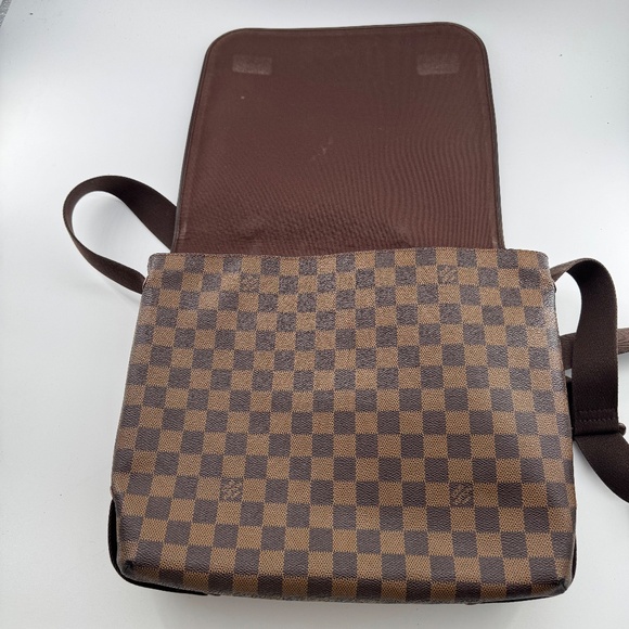 Louis Vuitton Damier Graphite Messenger Bag - Picture 10 of 16